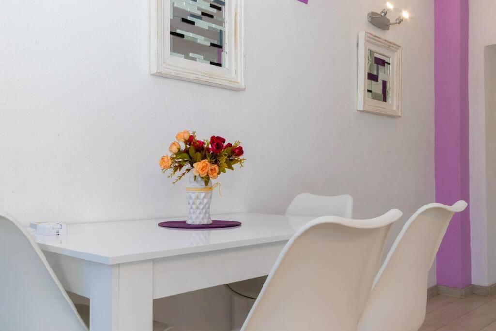 Sunny 2-Bedroom Maisonette Varna & Parking エクステリア 写真