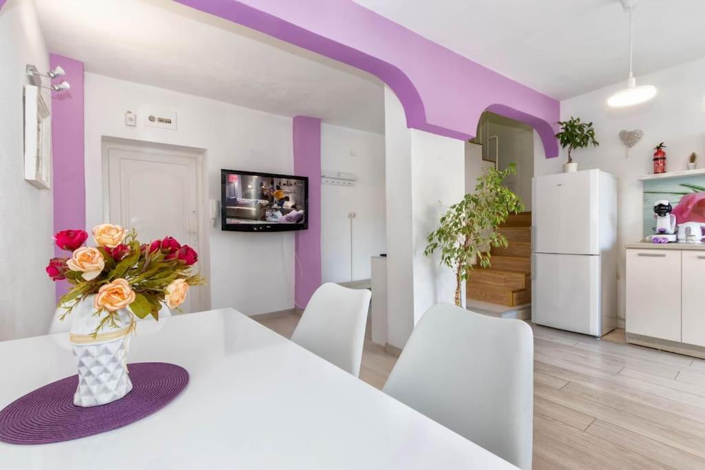 Sunny 2-Bedroom Maisonette Varna & Parking エクステリア 写真