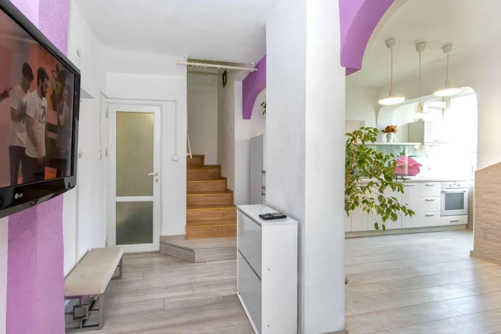 Sunny 2-Bedroom Maisonette Varna & Parking エクステリア 写真