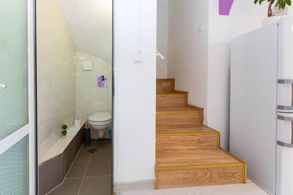 Sunny 2-Bedroom Maisonette Varna & Parking エクステリア 写真